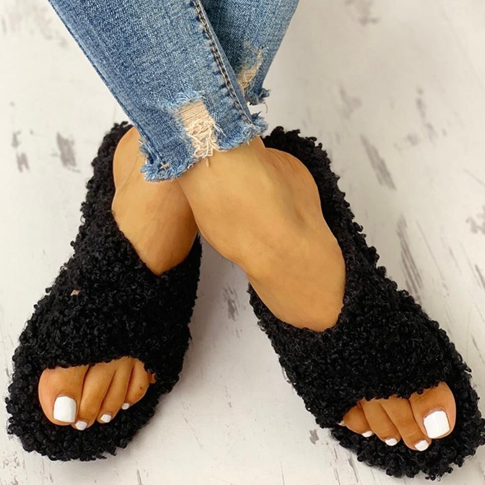 🎄🎄Solid Fluffy Crisscross Design Slipper🎄🎄